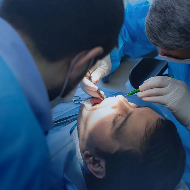 Periimplantitis Nedir ve Nasıl Tedavi Edilir?